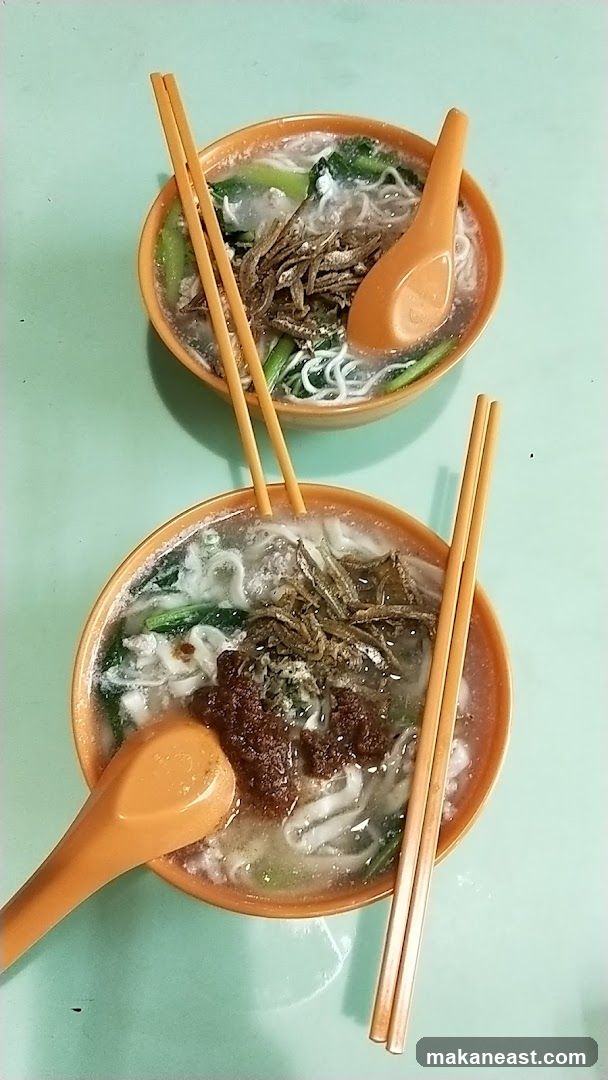 Two bowls of noodles