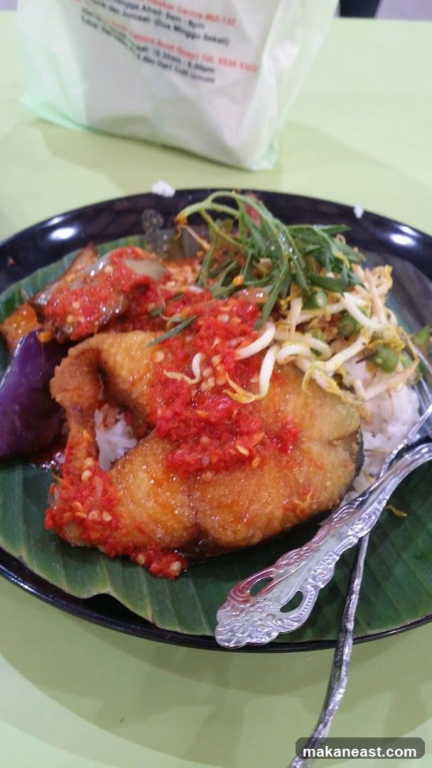 Fried Fish with Chili Sauce and Rice