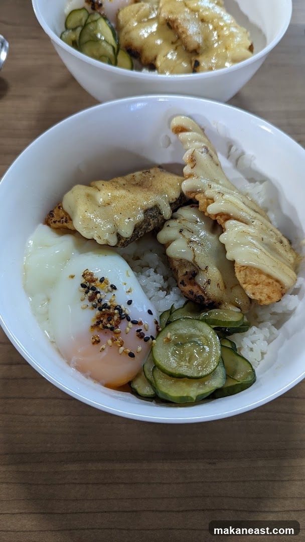 Rice bowl with egg and meat