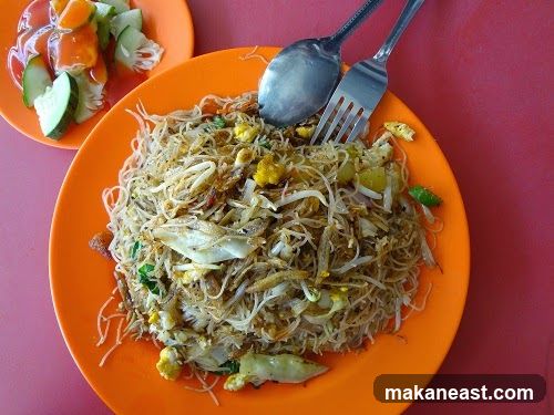 Fried Noodles with Side Salad