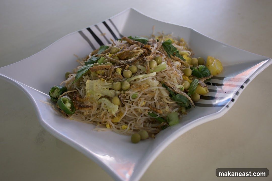 Fried Noodles with Anchovies and Vegetables