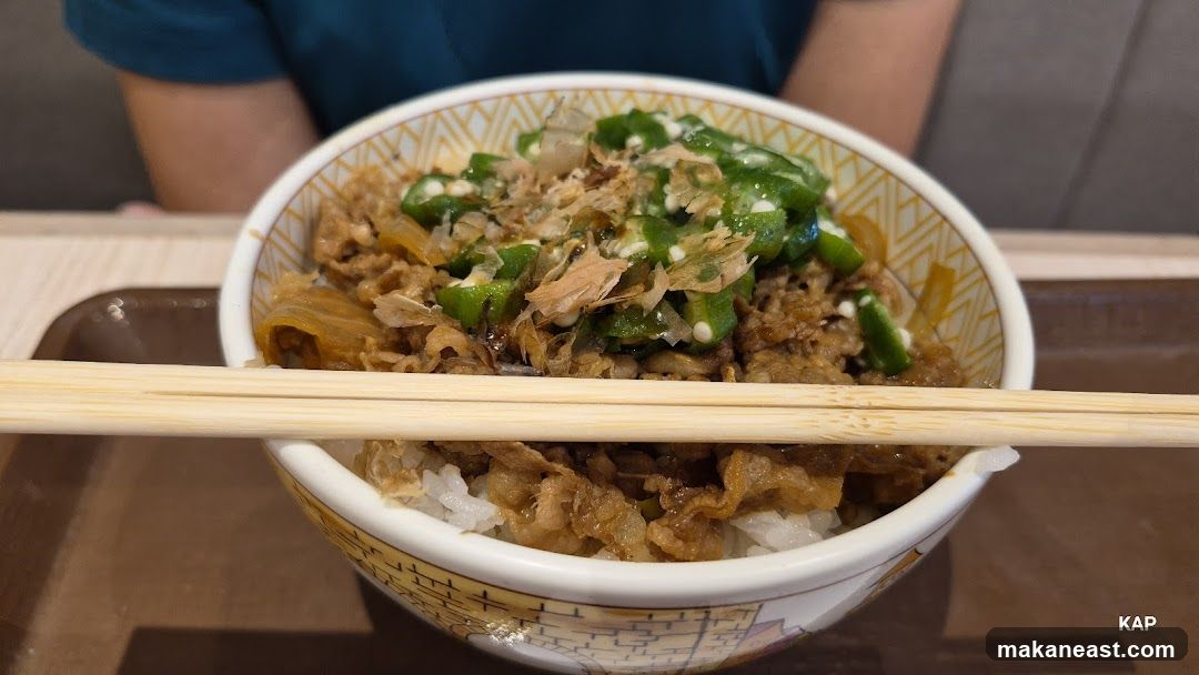 Beef bowl with okra and bonito flakes