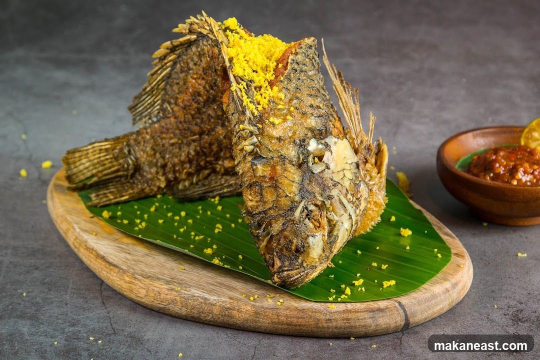 Fried Fish with Garnish and Dip