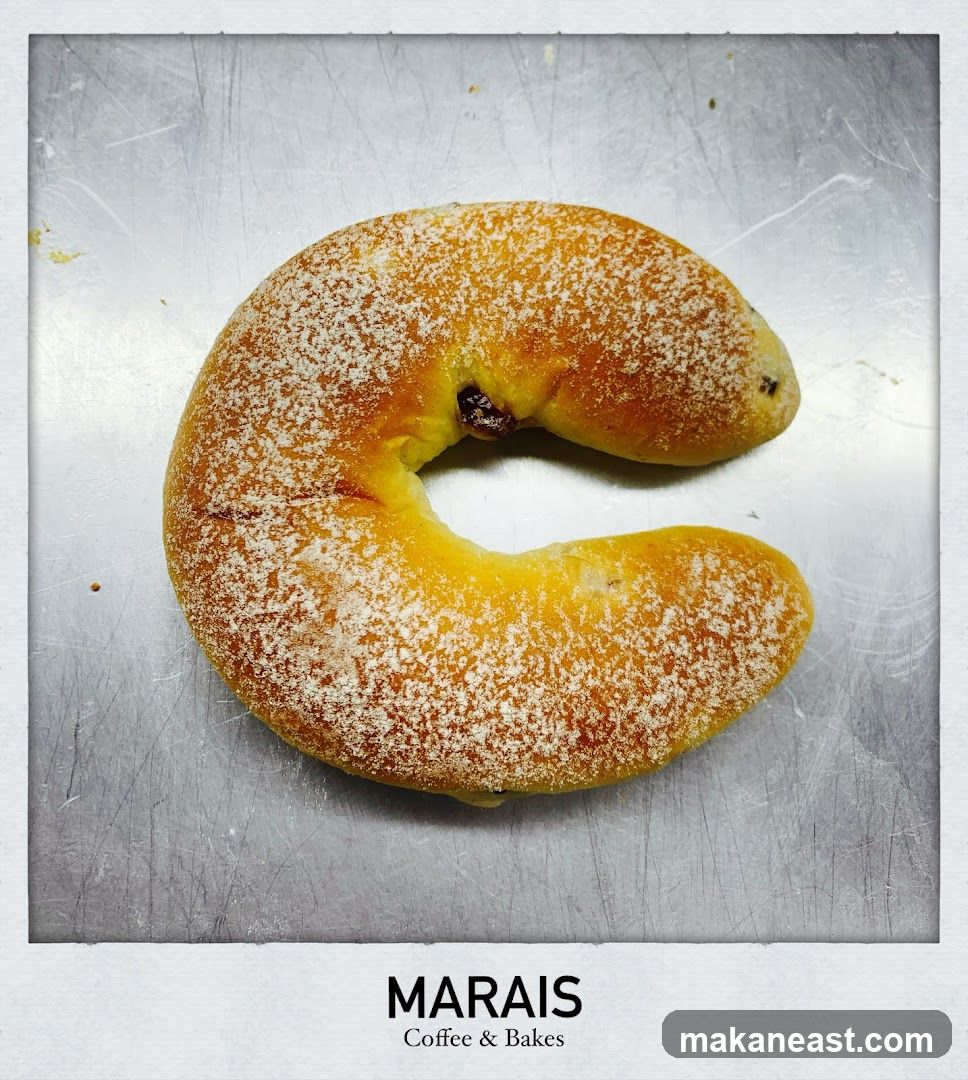 Croissant with powdered sugar
