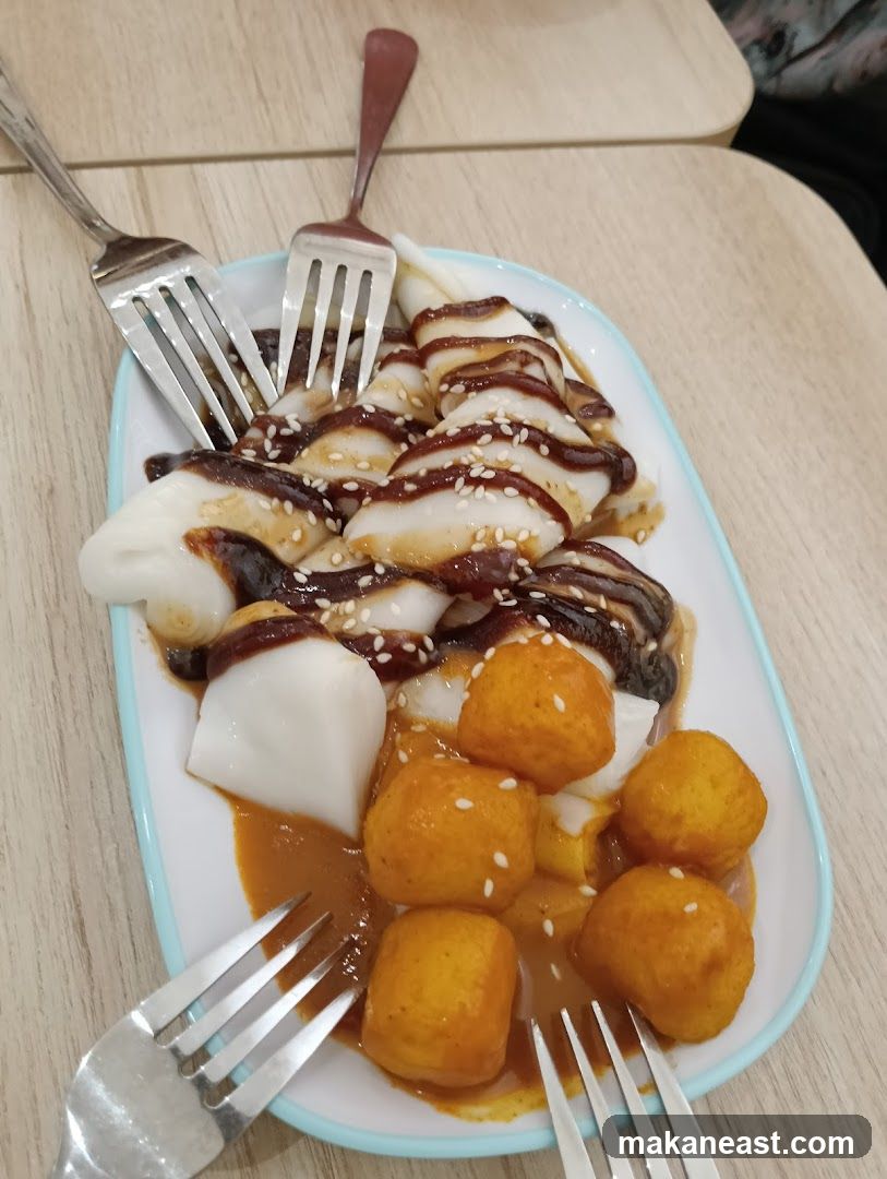 Rice Noodle Rolls with Fish Balls