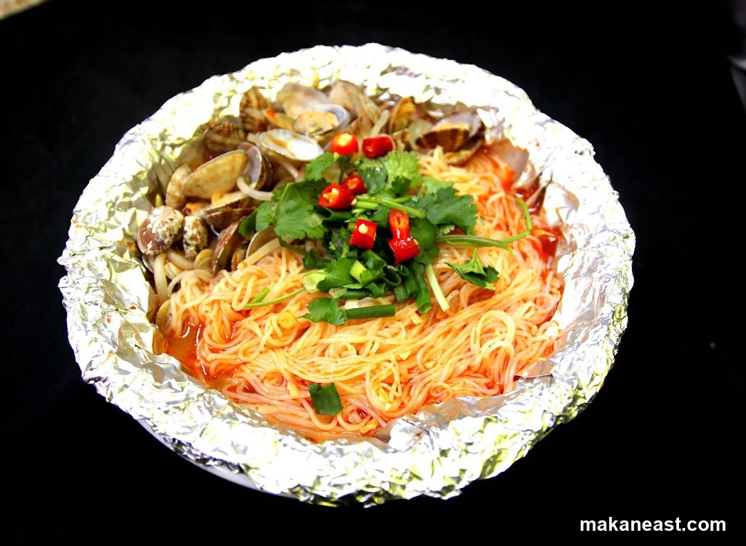 Clams and Noodles