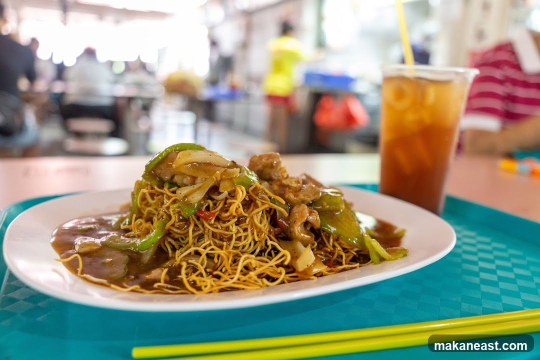 Crispy Noodles with Beef and Green Peppers