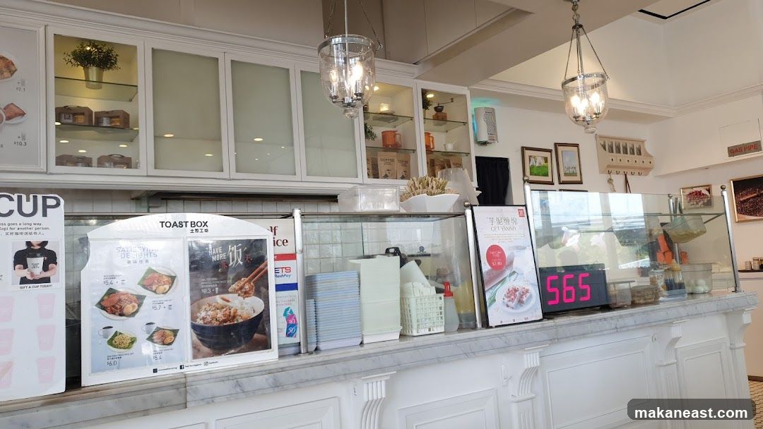 Counter display with food and drinks