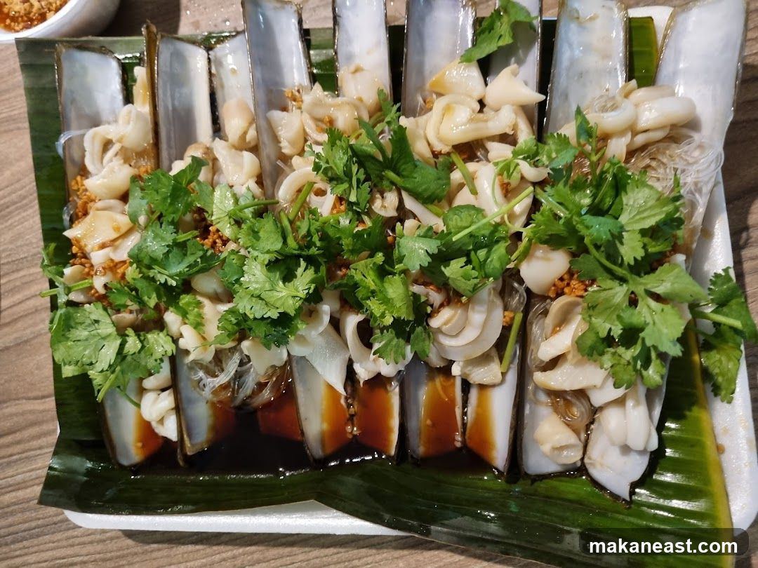 Steamed Razor Clams with Garlic and Cilantro