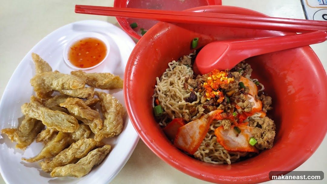 Noodles with Fried Fish Cakes