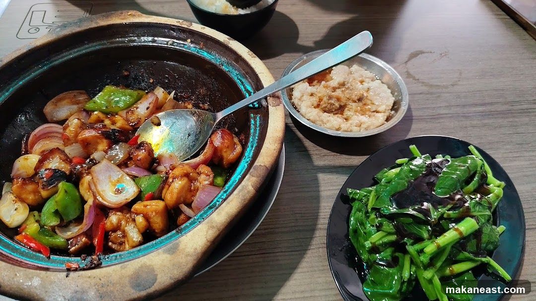 Claypot Dish with Vegetables and Rice