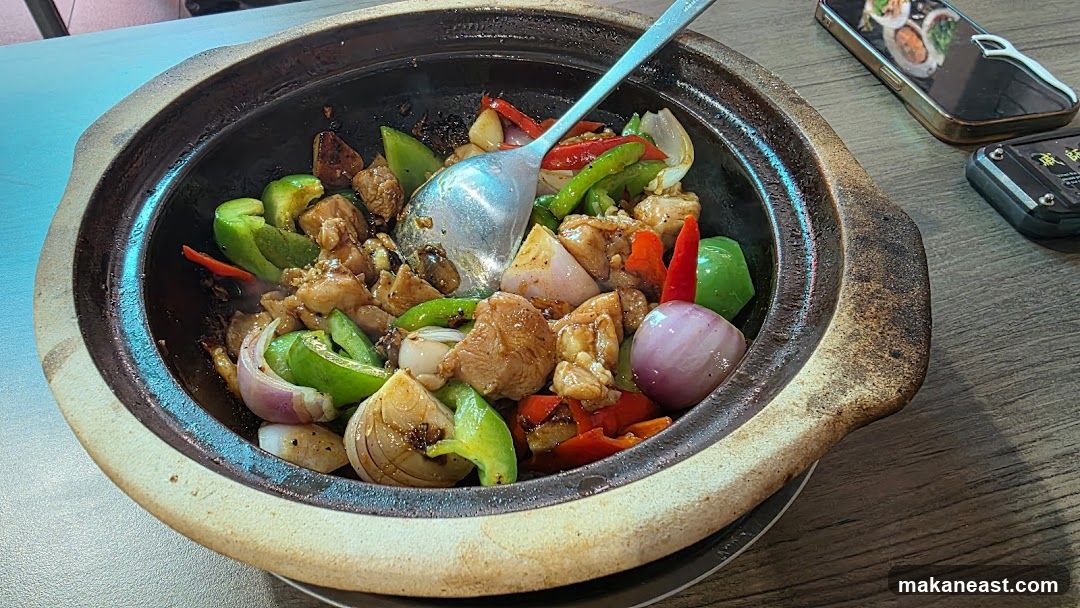 Claypot Dish with Chicken and Vegetables