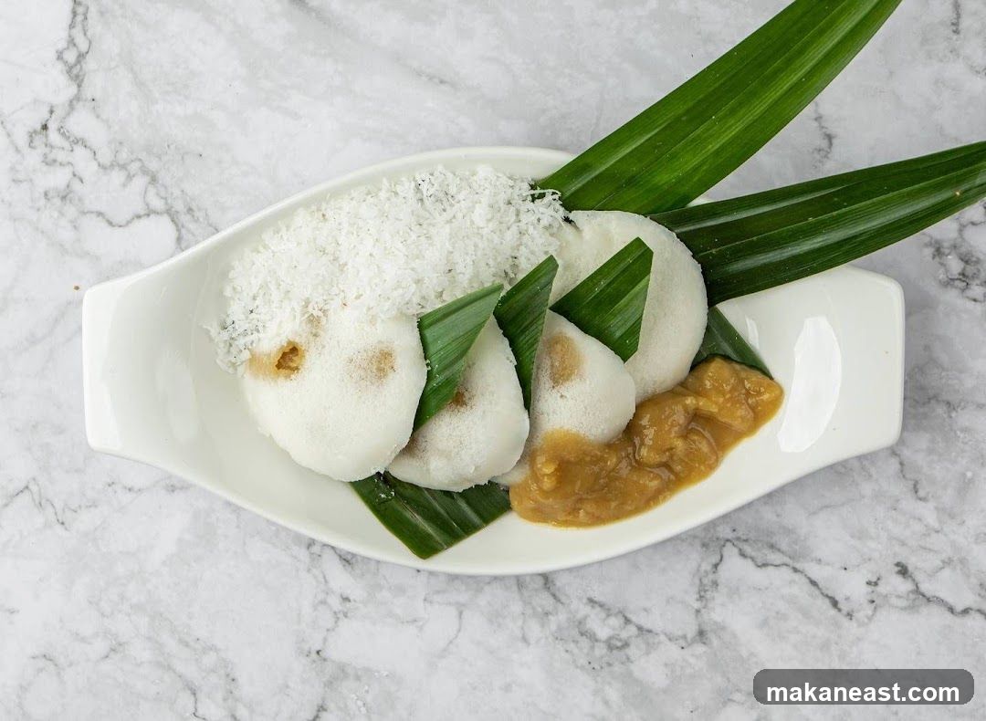 Steamed Rice Cakes with Coconut and Sauce
