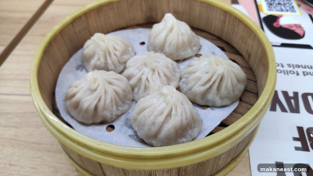 Steamed Dumplings in a Bamboo Steamer