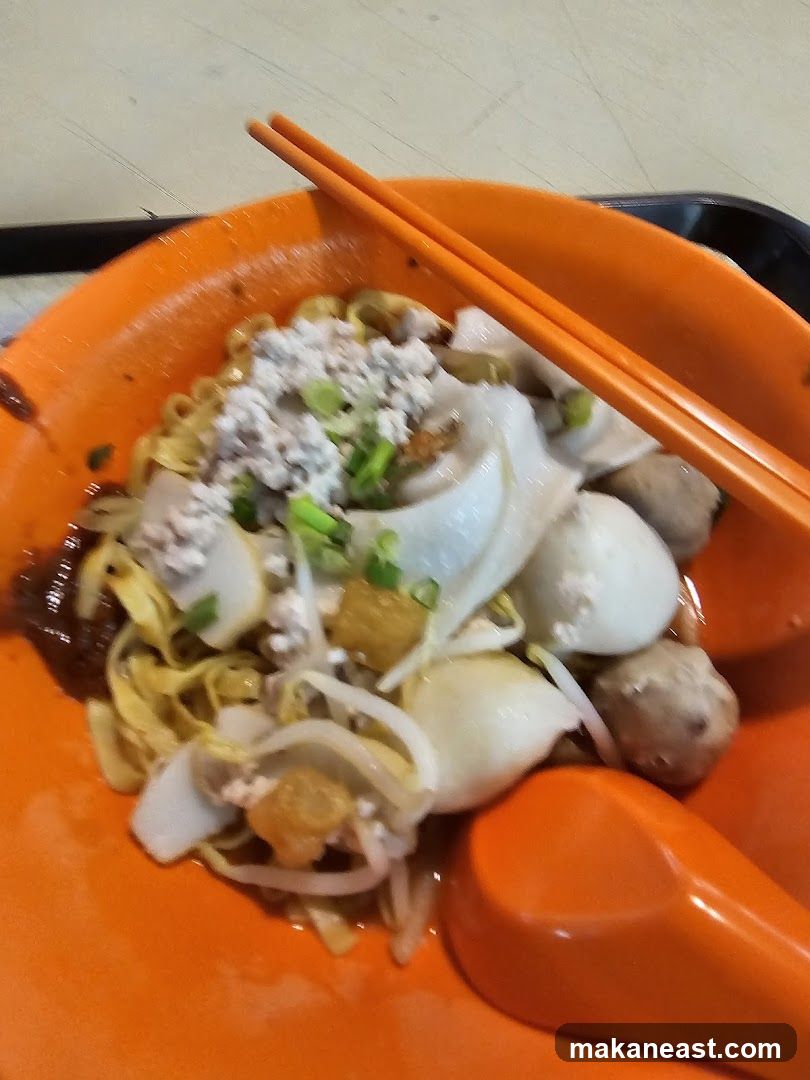 Noodles with Meatballs and Fish Cakes