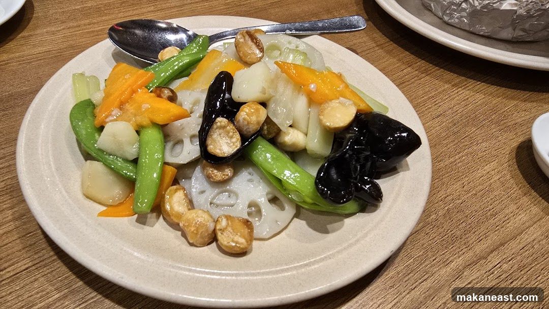 Stir-fried Vegetables with Nuts