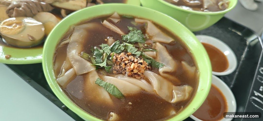 Noodle Soup with Braised Eggs