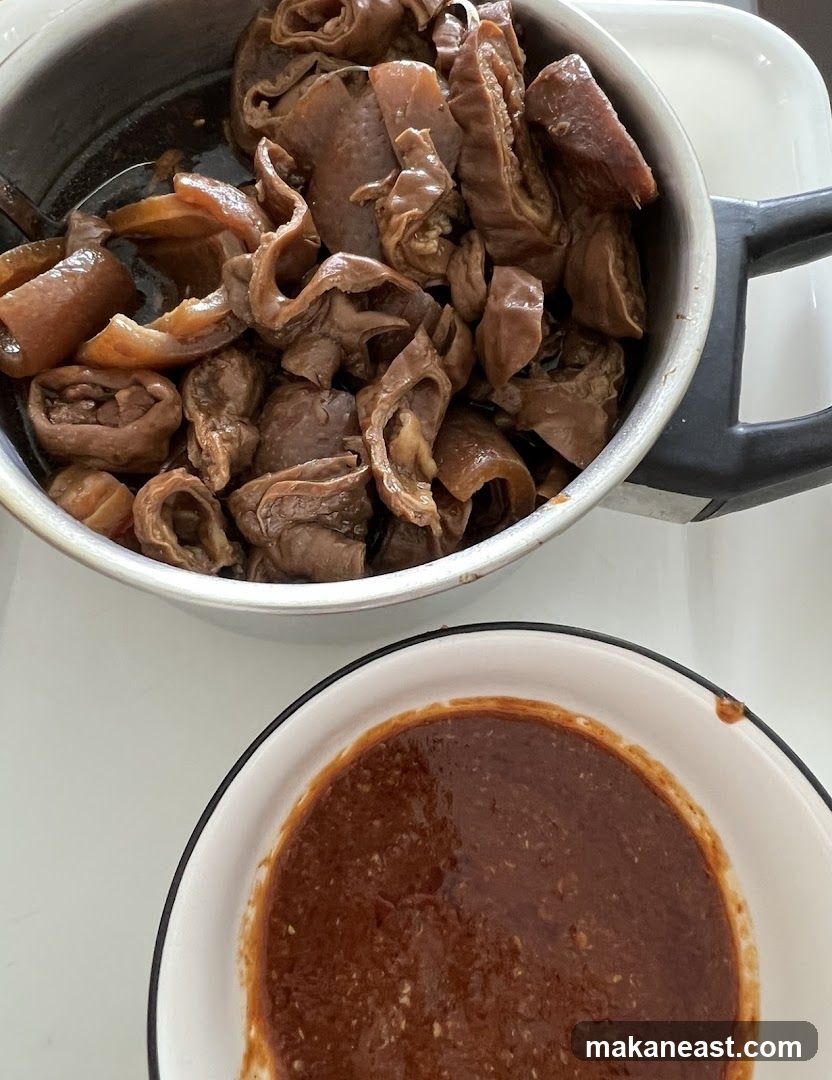 Cooked Intestines with Dipping Sauce