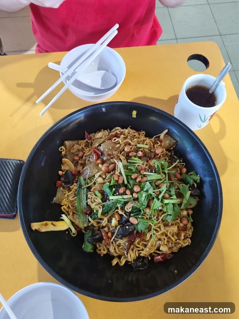 Noodles with Peanuts and Vegetables