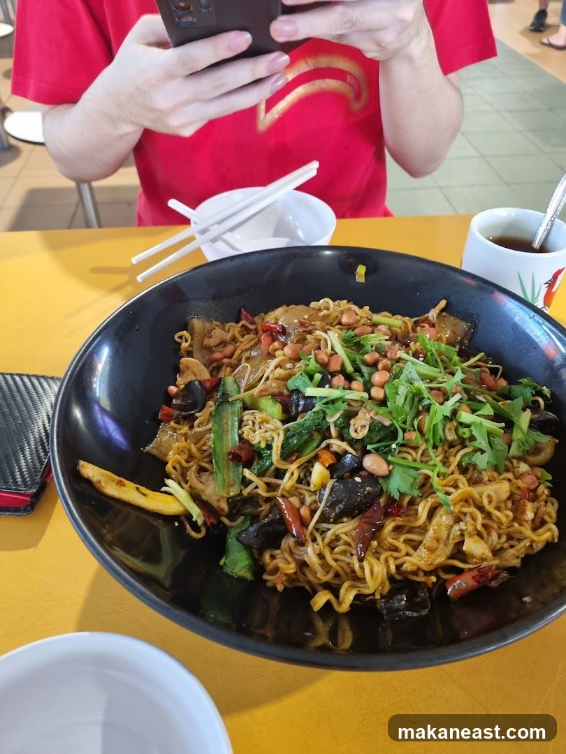 Noodles with Peanuts and Vegetables
