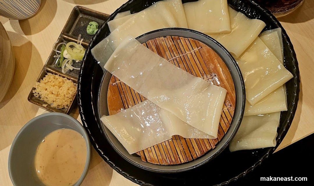 Noodles with Condiments