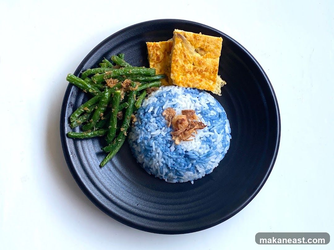 Blue Rice with Green Beans and Egg