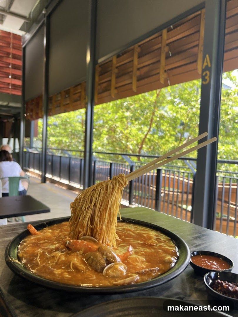 Noodles with Seafood in Sauce