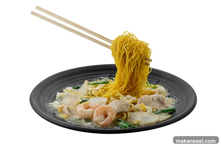 Crispy Noodles with Seafood and Pork