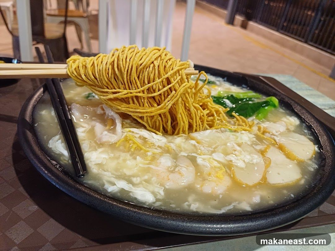 Crispy Noodles with Gravy