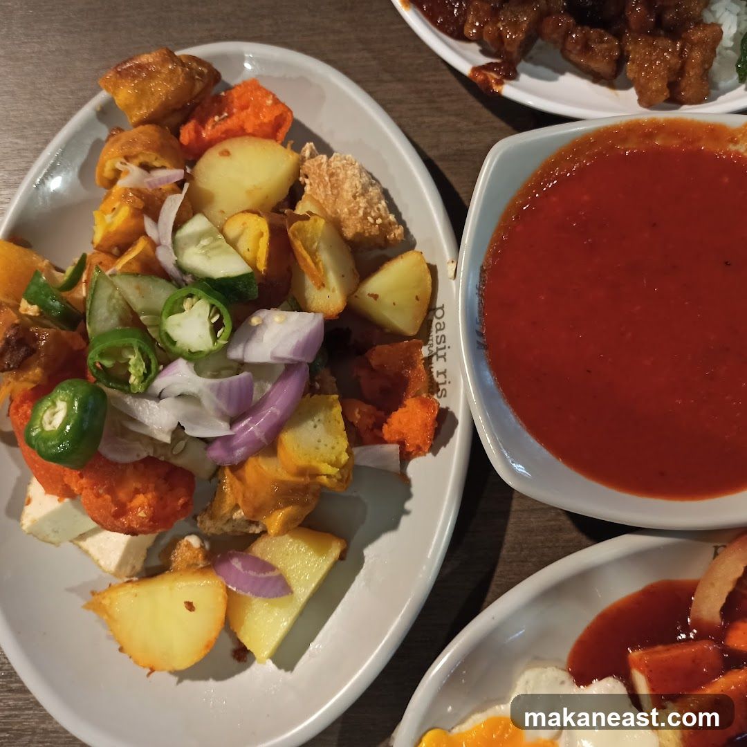 Assorted Fried Snacks with Dipping Sauce