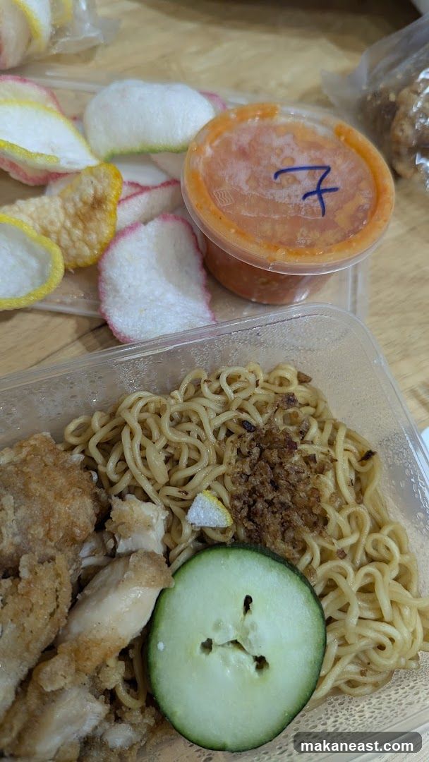 Noodles with Fried Chicken and Crackers