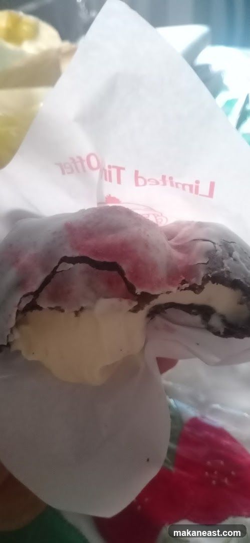 Dessert with cream filling