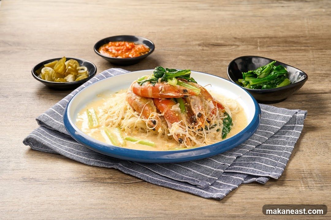 Shrimp Noodles with Side Dishes
