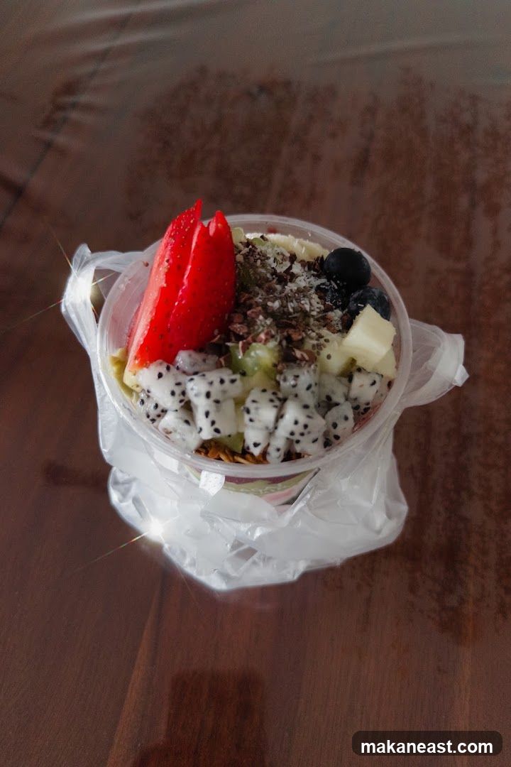 Fruit bowl with toppings