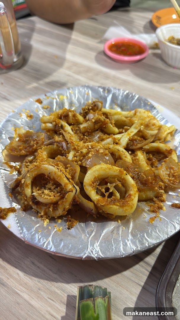 Fried Calamari with Garlic and Spices