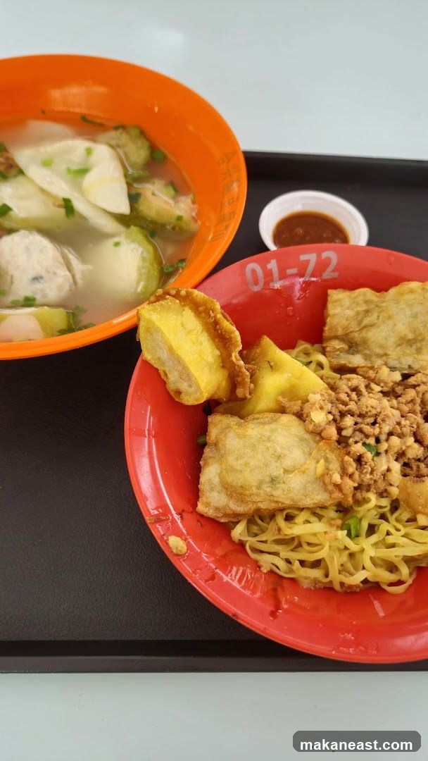Noodles with Soup and Fried Wontons