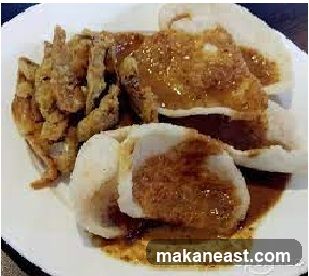 Fried food with sauce and bread