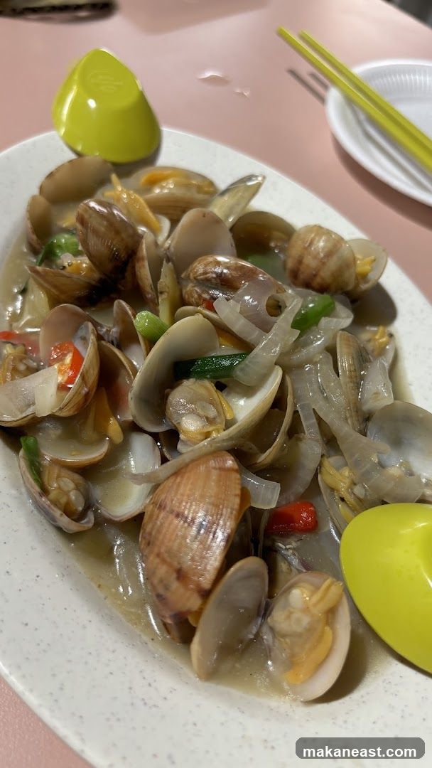 Stir-fried Clams with Onions and Chili