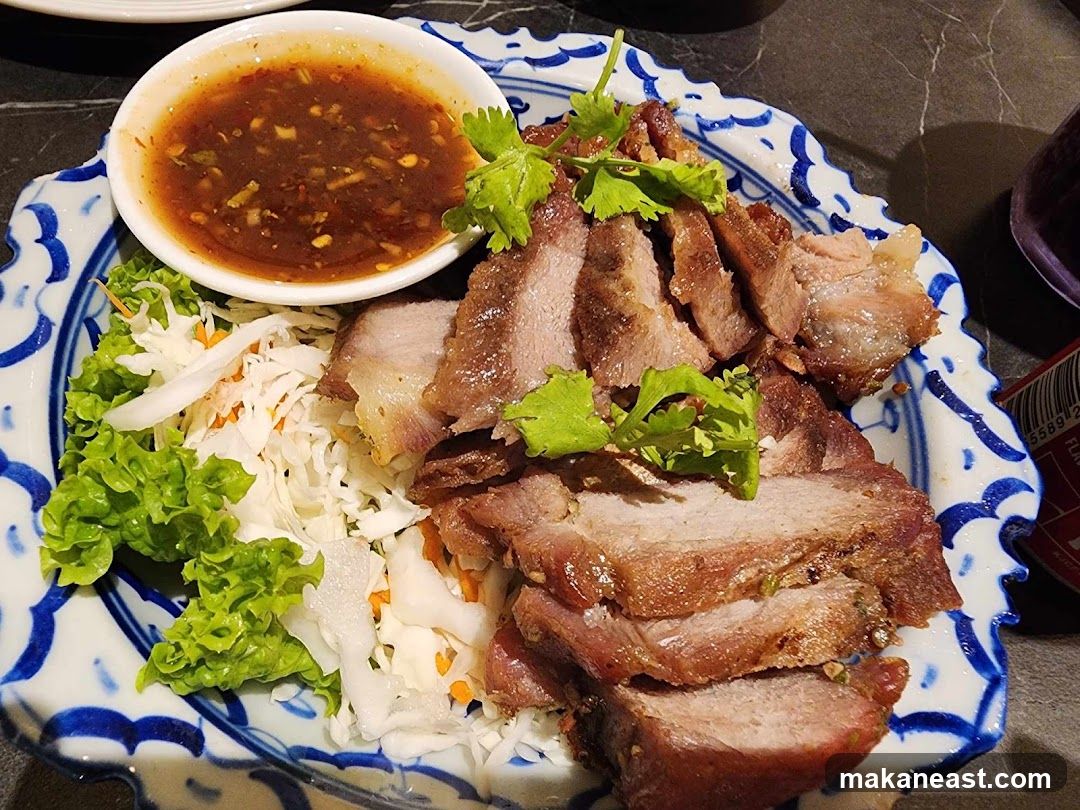 Sliced Roasted Pork with Dipping Sauce