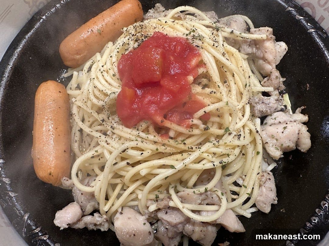 Spaghetti with Sausages and Chicken