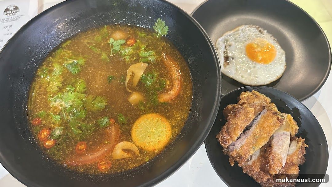 Thai Soup with Fried Chicken and Egg