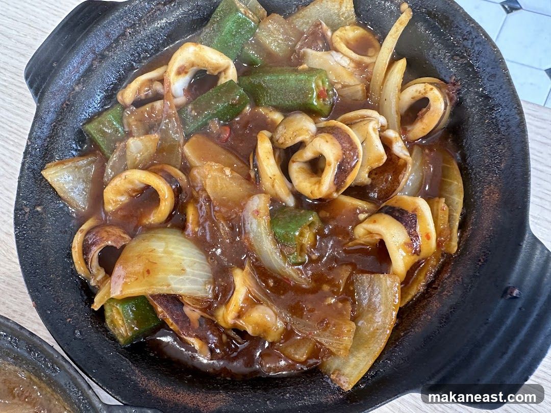 Sizzling Squid with Okra and Onions