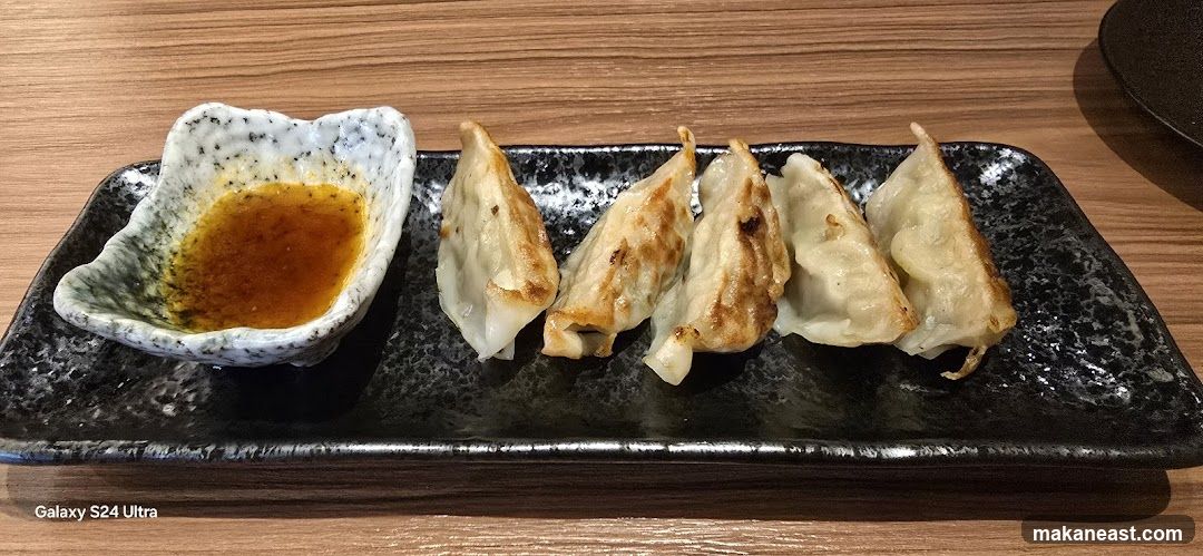 Pan-fried dumplings with dipping sauce