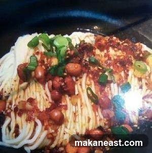 Noodles with toppings