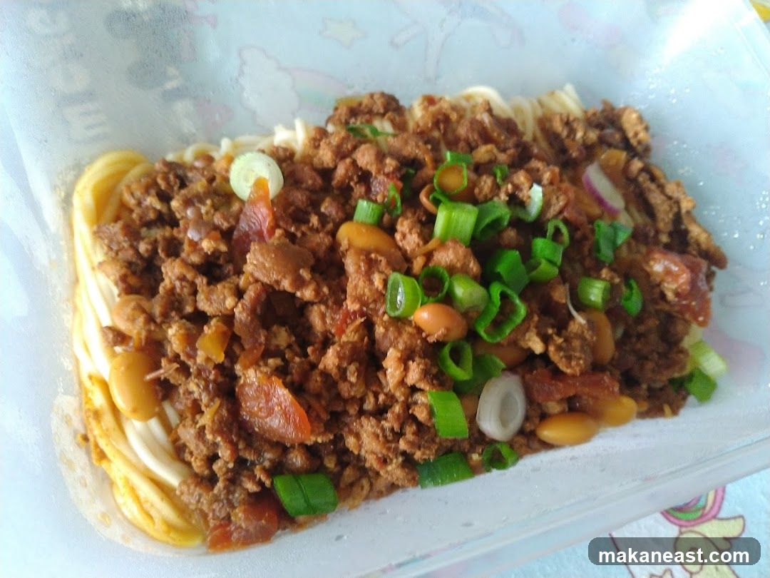 Noodles with Minced Meat and Green Onions