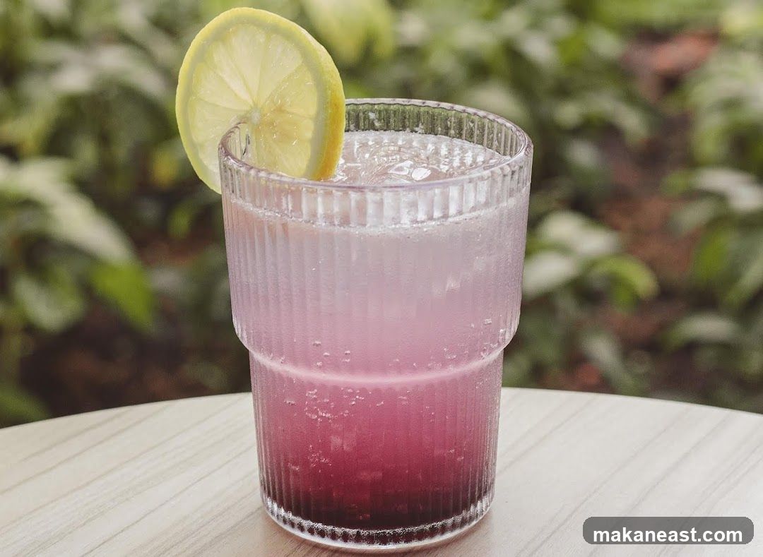 Pink Lemonade with Lemon Slice