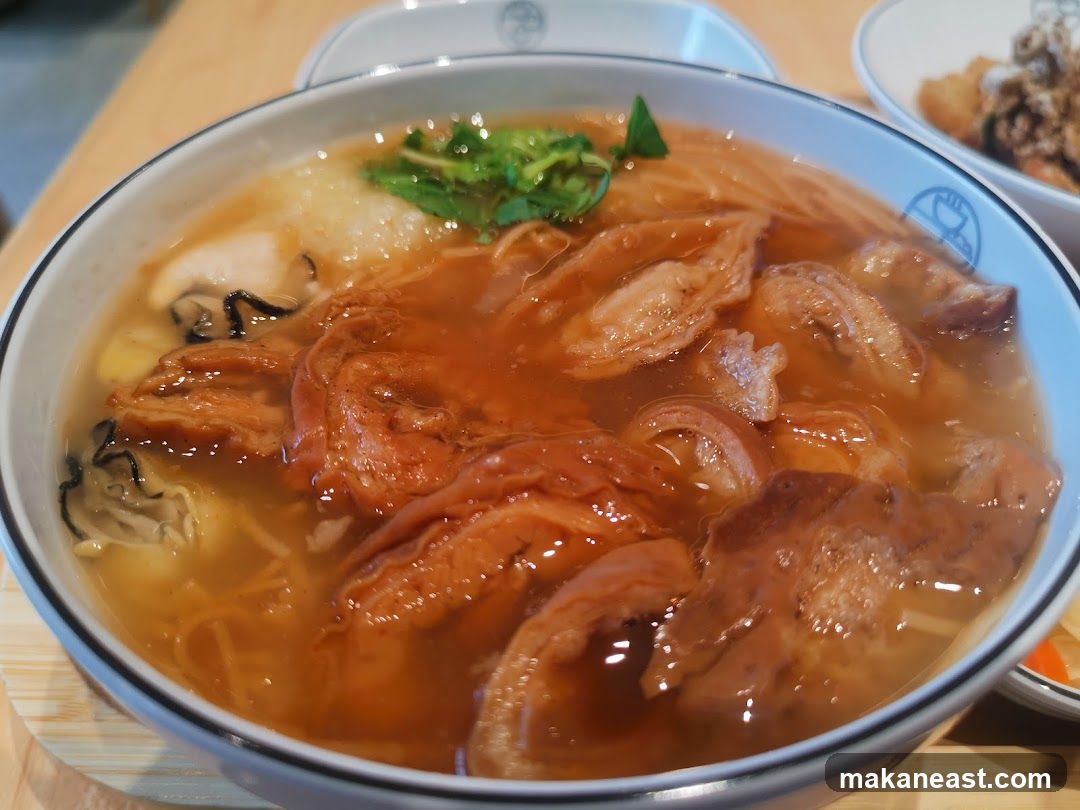 Noodle Soup with Meat and Oysters