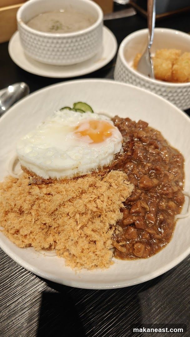 Savory Noodle Dish with Egg and Shredded Pork