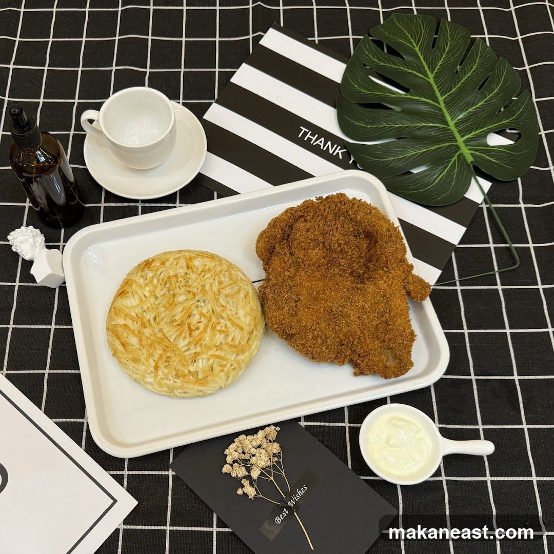 Fried Chicken and Pastry with Dip