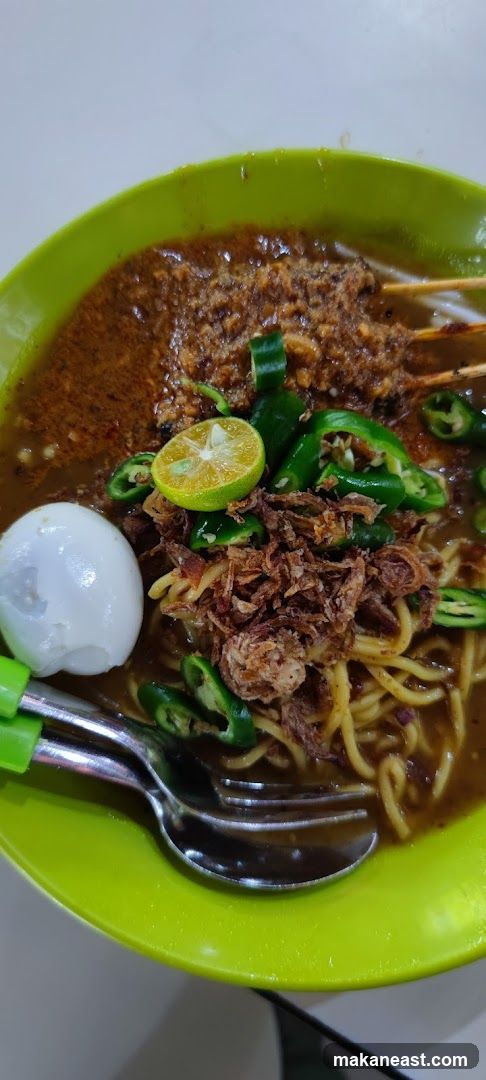 Noodle Dish with Egg and Chili